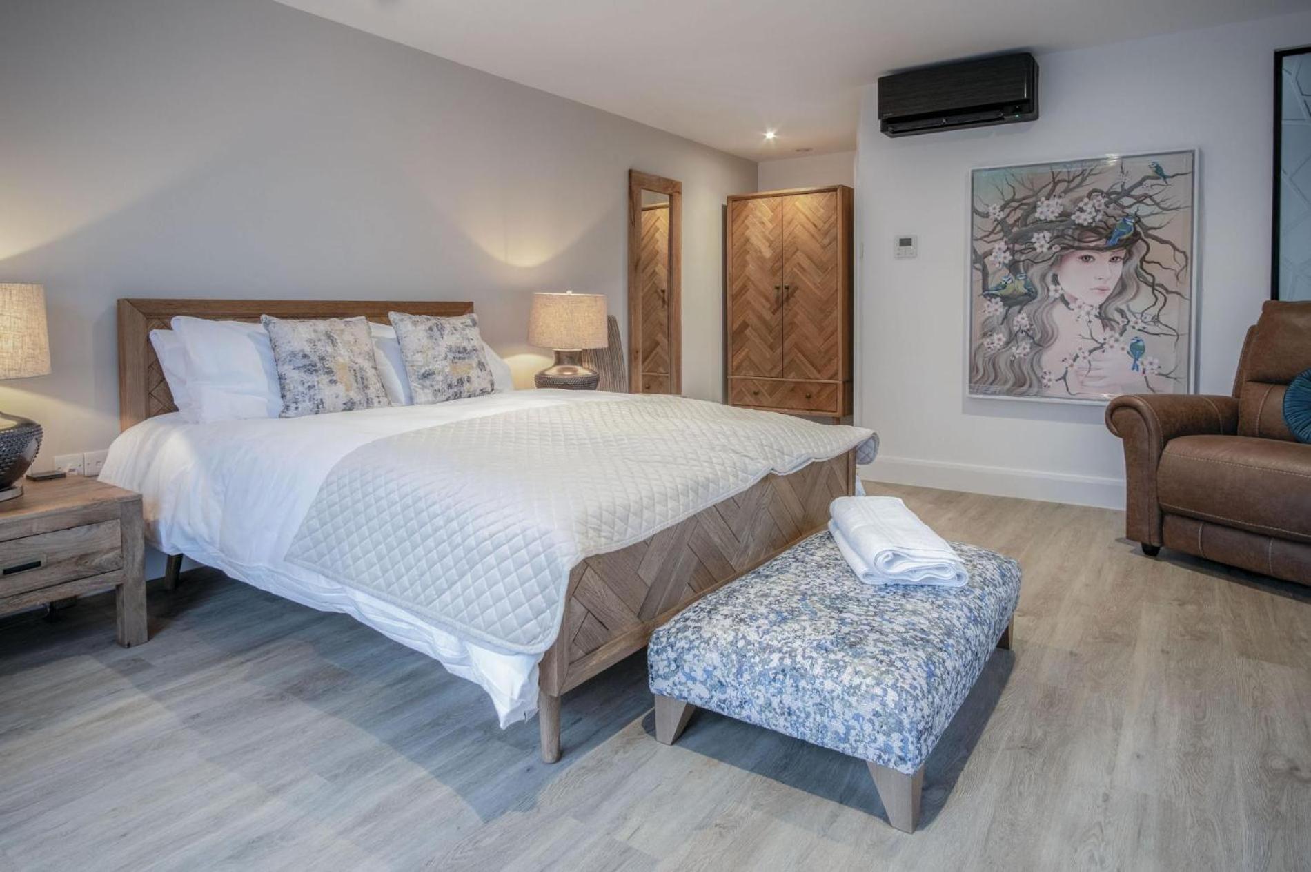 Suite 1 - Sleeping Giant Hotel - Pen Y Cae Inn Брекон Экстерьер фото